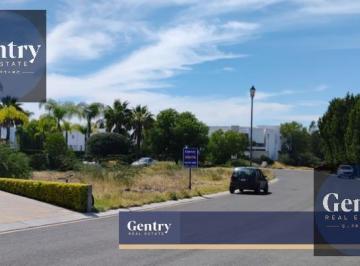 GENTRY REAL ESTATE · Un Gran Terreno en Venta en El Campanario