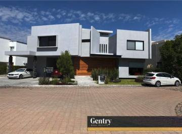 GENTRY REAL ESTATE · Moderna Casa en El Campanario