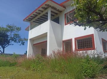 Casa · 260m² · 6 Recámaras · 10 Estacionamientos · Casa en Venta, Totolapan, Morelos