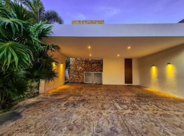 Casa · 379m² · 4 Recámaras · 3 Estacionamientos · Casa de Lujo en Venta en Allegra Residencial