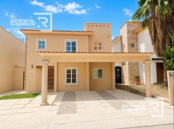 Casa · 200m² · 3 Recámaras · 2 Estacionamientos · Casa en Renta Fraccionamiento Villa Toscana Zona Cantera