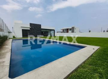 Casa · 170m² · 3 Recámaras · 2 Estacionamientos · Casa en Venta en Morelos, Fraccionamiento Lomas de Cocoyoc