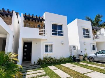 Casa · 144m² · 3 Recámaras · 2 Estacionamientos · Casa en Renta 3 Recamaras Amueblada en Residencial La Joya Esmeralda Playa del Carmen P4608