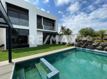 Casa · 225m² · 4 Recámaras · 2 Estacionamientos · Casa en Venta en Morelos, Real de Oaxtepec