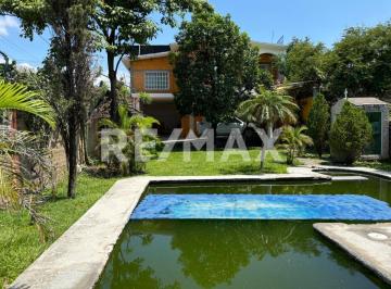 Casa · 324m² · 3 Recámaras · 4 Estacionamientos · Casa en Venta en Morelos, Oaxtepec, Santa Rosa