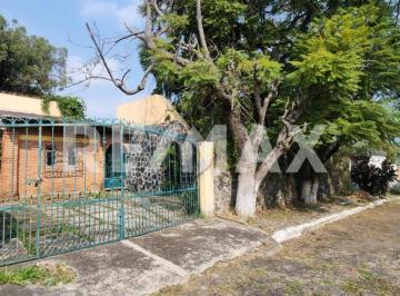 Casa · 148m² · 2 Recámaras · 2 Estacionamientos · Venta de Casa con Amplio Jardín en Jardines de Tlayacapan