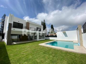 Casa · 365m² · 4 Recámaras · 2 Estacionamientos · Casa en Venta en Morelos, Fraccionamiento Lomas de Cocoyoc