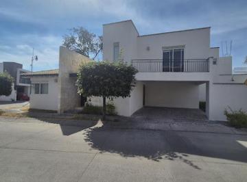 Casa · 250m² · 2 Estacionamientos · Preciosa Casa en Punta del Este