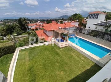 Casa · 410m² · 4 Recámaras · 2 Estacionamientos · Casa en Venta en Morelos, Fraccionamiento Lomas de Cocoyoc