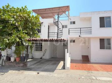 Casa · 97m² · 3 Recámaras · 1 Estacionamiento · Excelente Oportunidad de Inversión a Minutos de La Playa en Bucerías, Nayarit