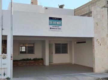 Casa · 183m² · 2 Recámaras · 2 Estacionamientos · Venta Bonita Casa de 2 Recamaras con Amplio Patio en Gran San Pedro Cholul