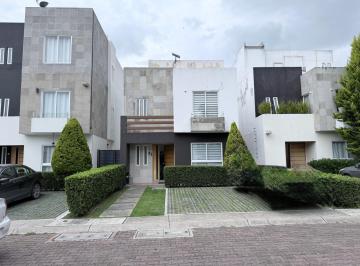 Casa · 130m² · 3 Recámaras · 2 Estacionamientos · Casa en Venta en Fraccionamiento Foresta Metepec