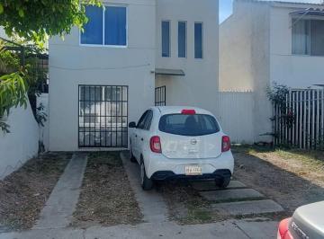 Casa · 154m² · 3 Recámaras · 2 Estacionamientos · Casa en Fraccionamiento Real Ixtapa