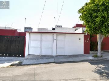 Casa · 90m² · 2 Recámaras · 2 Estacionamientos · Casa en Colinas del Sur Casa en Calle