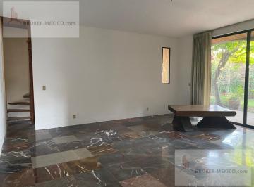 Casa · 520m² · 4 Recámaras · 4 Estacionamientos · Venta Casa en Fraccionamiento Pedrega de San Francisco