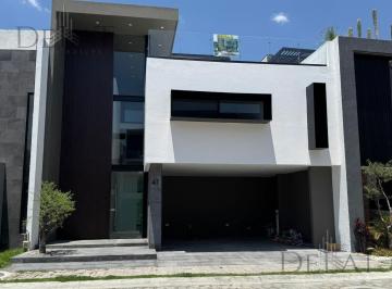 Casa · 230m² · 3 Recámaras · 2 Estacionamientos · Casa en Venta en Parque Sinaloa, Lomas de Angelópolis III Cascatta | 3 Recámaras