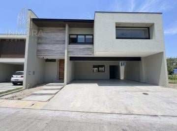 Casa · 405m² · 3 Recámaras · 3 Estacionamientos · Casa en Fraccionamiento Bosques de Las Misiones