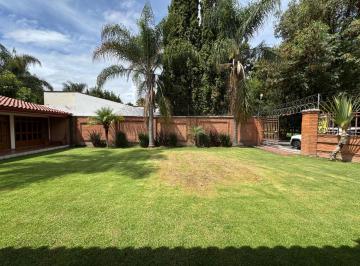 Casa · 389m² · 3 Estacionamientos · Casa en Venta en Zerezotla, Los Viñedos, Cholula.