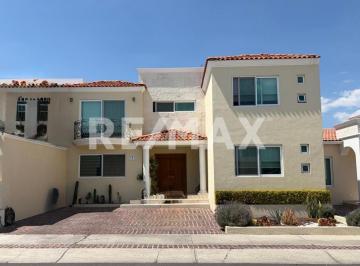 Casa en condominio · 327m² · 5 Recámaras · 2 Estacionamientos · Venta de Casa en Querétaro - (4)