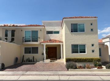 Casa en condominio · 327m² · 5 Recámaras · 2 Estacionamientos · Venta de Casa en Querétaro - (4)