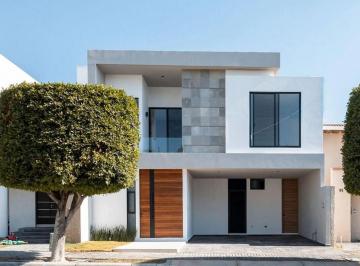 Casa · 269m² · 3 Recámaras · 2 Estacionamientos · Casa en Lomas 1 Cluster 222