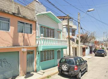 Casa en Venta de 3 habitaciones El Seminario · Casa en Venta con Amplios Espacios y Gran Potencial en Lago de Bustillos