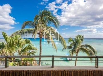 Departamento · 130m² · 2 Recámaras · 1 Estacionamiento · Departamento en Venta Frente Al Mar en Playa del Carmen, Reventa