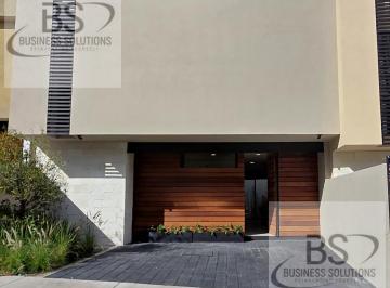 Casa · 220m² · 4 Recámaras · 3 Estacionamientos · Casa en Venta en Querétaro Fraccionamiento Bojai en El Refugio /rs
