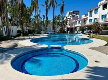 Casa · 156m² · 3 Recámaras · 1 Estacionamiento · Villa Grande con Alberca en Venta en Playa Diamante $4,000,000 de Pesos, 156 m²
