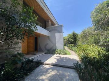 Casa · 1486m² · 4 Recámaras · 5 Estacionamientos · Casa en Venta en Bosque de Las Lomas