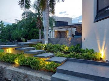 Casa · 900m² · 4 Recámaras · 3 Estacionamientos · Casa en Venta en Fraccionamiento Lomas de Cocoyoc