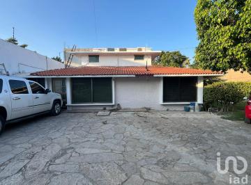 Casa · 1000m² · 8 Recámaras · 2 Estacionamientos · Venta de Casa en San Jose Teran, Tuxtla