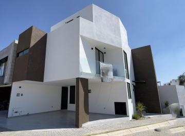 Casa · 227m² · 3 Recámaras · 2 Estacionamientos · Casa Nueva en Esquina, Parque Veracruz Lomas de Angelopolis: Acabados de Lujo, Seguridad