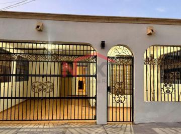 Foto principal · Casa en Venta en Col. Los Jardines