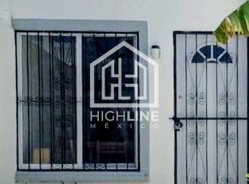 Casa · 55m² · 2 Recámaras · 1 Estacionamiento · Casa en Zona Bosque Real de Playa del Carmen