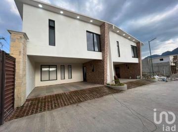 Casa · 218m² · 4 Recámaras · 2 Estacionamientos · Casa en Venta en Privada Cartagena, San Cristobal de Las Casas