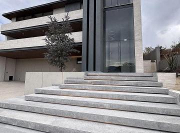 Casa · 732m² · 4 Recámaras · 6 Estacionamientos · Residencia en Venta Rancho San Juan Zona Esmeralda Atizapan