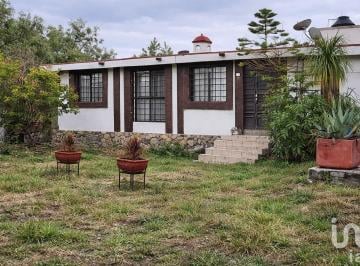 Casa · 260m² · 4 Recámaras · 3 Estacionamientos · Casa Campestre en Venta, San Vicente Ferrer, El Marques, Queretaro