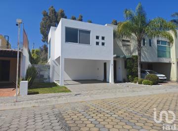 Casa · 246m² · 3 Recámaras · 2 Estacionamientos · Casa en Venta en Residencial Quetzalcoatl