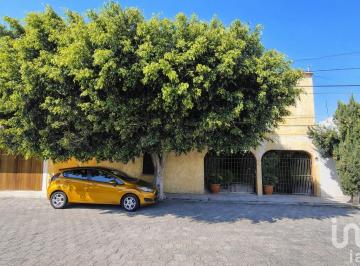 Casa · 224m² · 4 Recámaras · 3 Estacionamientos · Casa en Venta, La Joya, Queretaro. Terreno Excedente, Requiere Mantenimiento (Precio Ajustado)