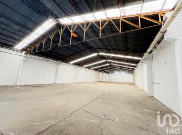 Bodega comercial · 730m² · 3 Estacionamientos · Se Renta Bodega con Oficina en La Entrada.