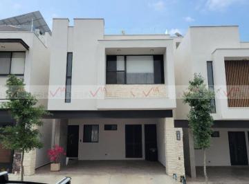 Casa · 228m² · 3 Recámaras · 2 Estacionamientos · Casa en Venta en Monterrey