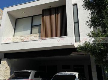 Casa · 228m² · 3 Recámaras · 2 Estacionamientos · Casa en Venta en Monterrey