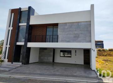 Casa · 489m² · 5 Recámaras · 3 Estacionamientos · Venta Residencia Gran Reserva Lomas de Angelopolis III