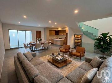 Casa · 206m² · 3 Recámaras · 2 Estacionamientos · Casa en Venta en Corregidora Cañadas del Arroyo Querétaro