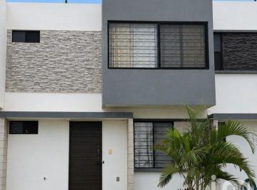 Casa · 90m² · 3 Recámaras · 1 Estacionamiento · Casa en Renta en La Querencia Residencial Veracruz C892