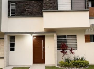 Casa · 90m² · 3 Recámaras · 1 Estacionamiento · Casa en Renta en La Querencia Residencial Veracruz Cm625