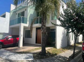 Casa · 234m² · 4 Recámaras · 2 Estacionamientos · Casa en Venta en Parque Zacatecas, Lomas de Angelópolis