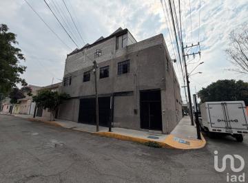Edificio · 640m² · 5 Recámaras · 1 Estacionamiento · Edificio Industrial y Comercial en Venta | Ecatepec, Estado de México