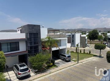 Casa · 298m² · 4 Recámaras · 2 Estacionamientos · Casa en Venta en Parque Zacatecas